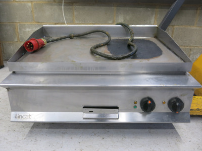 Lincat Opus 800 Steel Electric Countertop Griddle, Model OE8206. Size H43cm, W90cm & D80cm. NOTE: condition as viewed.