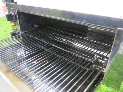 Nisbets Caterlite Countertop Pizza Oven, Model CR912, S/N 202008250152. Size H19cm, W49cm & D35cm.