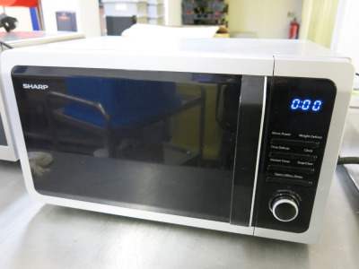 Sharp 900W Microwave, Model R-374(SL)N.