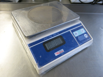 WeighStation Digital Scales, Model F178, Max 15kg.