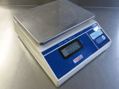 WeighStation Digital Scales, Model F178, Max 15kg.