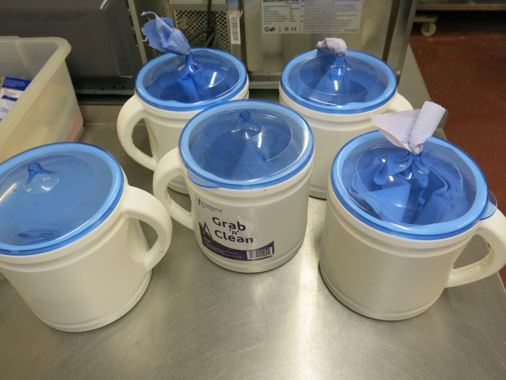 5 x Andarta Grab & Clean Tissue Dispensers.