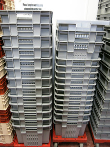 29 x Assorted Depth Allibert 11032, 11034 & 11052 Hard Plastic Drainer Baskets. Size 60 x 40cm.