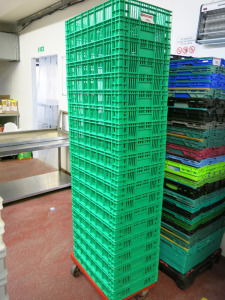 20 x Green Plastic Stacking Drainer Trays. Size H9 x W40 x L60cm.