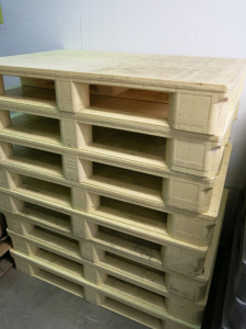 4 x Allibert Heavy Duty Plastic Pallet in Pale Yellow. Size 120 x 80cm.