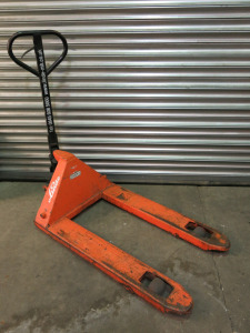 Linde 2000kg Pallet Truck in Orange.
