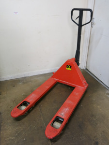 Linde 2500kg Pallet Truck in Orange.