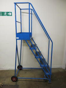 Set of 5 Mobile Warehouse Steps in Blue.