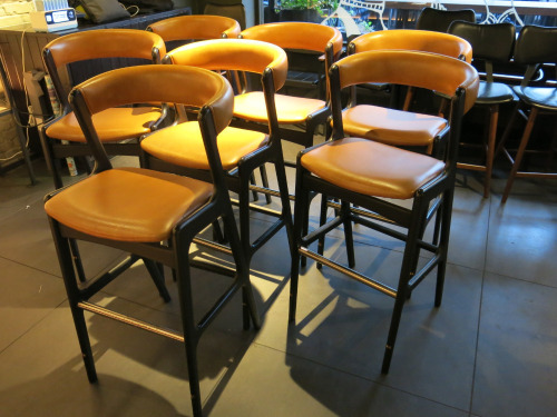 7 x Brown Tan Leather & Black Wood Bar High Chairs with Chrome Foot Rest.