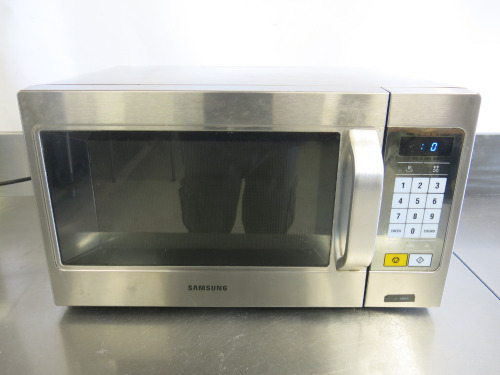 Samsung 1100w Microwave, Model CM1089, S/N 00081T.