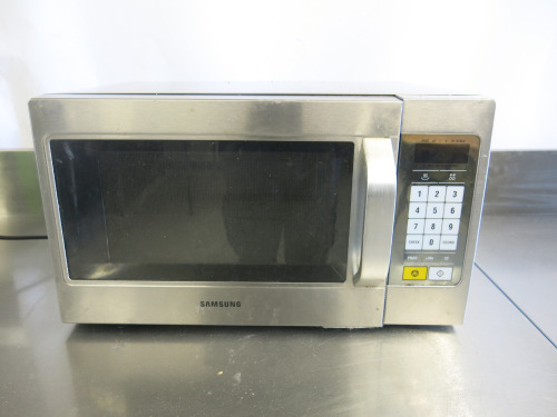 Samsung 1100w Microwave, Model CM1089, S/N 800229N. NOTE: unable to power up for spares or repair.