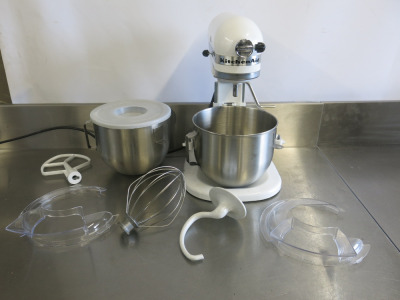 Kitchen Aid Heavy Duty Mixer, Model 5KPM5. Comes with 2 x Bowls & Attachments As Viewed/Pictured.