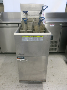 Pitco Single Tank Gas Deep Fat Fryer. Comes with 4 x Baskets. Size H116 x W38 x D77cm.