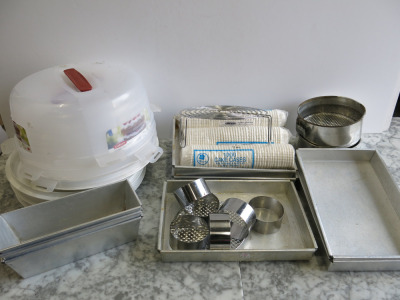 17 x Assorted Aluminium Baking Equipment & 3 x Curver Boxes to Include:3 x Curver Cake Boxes, 6 x Pastry Rings, 3 x Loaf Tins, 6 x Baking Trays & 2 x Cake Tins.