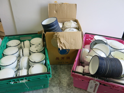 116 x Enamel Dishes & 33 Lids to Include: 54 x 12cm Bowls, 47 x 12cm Dishes with 22 Lids & 15 x Bellied Pot with 11 Lids.