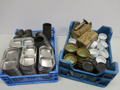 267 x Assorted Dipping Dishes & Metal Tumblers to Include: 77 x Stainless 2 Compartment Dipping Dishes, 87 x Small Metal Tumblers, 62 x White Porcelain Dipping Dishes & 40 Coloured Porcelain Dipping Dishes.