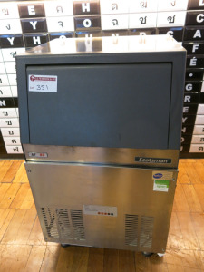 Scotsman Crushed Ice Machine, Model AF80AS, S/N DD13731.Size H89 x W54 x D62cm.