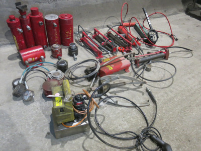 13 x Assorted Lifting Jacks to Include: 6 x Manual, 6 x Hydraulic & 1 x Ennerpac Electric Hydraulic Pump Unit.