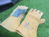 Bag Containing Parweld Welding Mask with Parweld Air Filtration System & Pair of Gloves. - 5