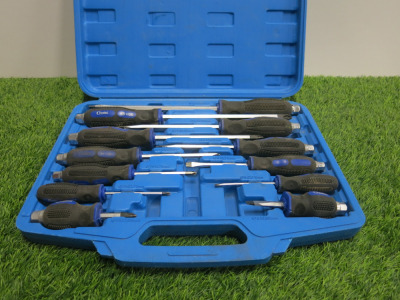Condor Werkzeug Industrial Quality Chrome Vanadium Steel 12 Pcs Screwdriver Set. Comes in Plastic Carry Case.