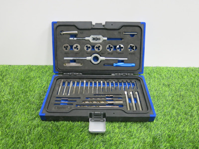 Condor Werkzeug 41 Pcs Tap & Die Set. Appears Unused. Comes in Plastic Carry Case.