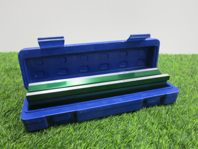 Precision Engineers 250mm Spirit Level. Comes in Plastic Case.