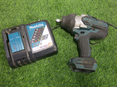 Makita Cordless Impact Wrench, Model DTW1002, 18V. Comes with Makita DC18RC Single Charger. NOTE: batteries required.
