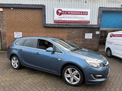 GD65 UJM: (2015) Vauxhall Astra Sri Auto Estate in Blue, Petrol, 1598cc. Current Mileage 92152, MOT to October 2026. Comes with 2 Keys & V5C - 2 Owners from New.