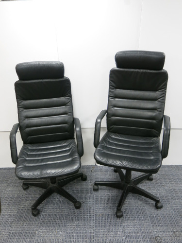2 x Kinnarps Black Leather Swivel Office Chairs on Wheels. (Condition as Viewed).