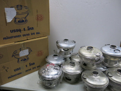36 x Crocodile Aluminium Hotpot to Include: 24 x Boxed/New & 12 Used. Size 22cm Dia.