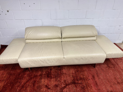 Strassle Switzerland Vintage Cream Leather Fold-Out Sofa/Futon. Size H60cm x W190cm x D80cm.