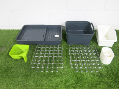Assortment of Kitchen Storage Solutions to Include: 3 x Joseph Joseph & 4 Other Sink Tidies.
