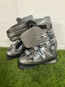 Tecnica Rival X7 Ladies Ski Boots in Grey. Size 294mm.