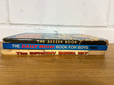3 x Vintage Books to Include: The Daily Mirror Book for Boys 1980, The Sparky Book 1975 & The Beezer Book 1976 (Condition As Viewed).