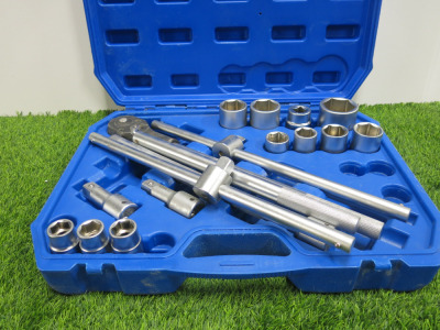 Condor Werkzeug Industrial Quality Chrome Vanadium Steel, 18 Pcs Socket Set, Hex 19-50mm, Hex 3/4" Sq Drive. Comes in Plastic Carry Case. NOTE: incomplete as viewed/pictured.