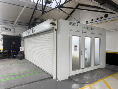 Todd Engineering Spartan 2000 Series Gas Spray Booth, Size 7.5 x 4.0M. 3 Bi-Fold Front Entrance with Shutter Door Side Access. Hours Run 5711, Last Serviced 25/11/25. Comes with 43" Hisense TV. NOTE: Buyer will be required to supply RAMS for dismantling &