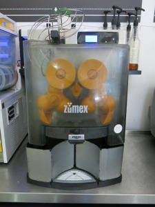 Zumex Juicer, Model Essential Pro, S/N 453767,M DOM 05/2018.