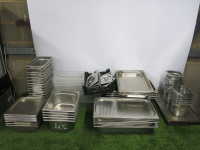 92 x Assorted Metal & Plastic GN Containers & Lids to Include: 33 x Assorted Sized GN 1/1, 17 x 1/2 & 1 Lids, 13 x 1/3 & 4 Lids, 13 x 1/6 & 4 x Lids & Comes With 5 x Assorted Cambro Plastic GN Containers & 2 Lids.