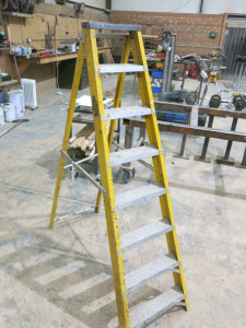 7 Tread Fibreglass & Aluminium Step Ladder