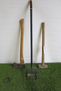 1 x Pallet Breaker, 1 x Axe & 1 x Sledgehammer.