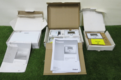 Lot of Valiant Products to Include: Valliant Weather- Compensated System Control, Valiant VR66 Control Centre & Valiant VR91F Thermostat.