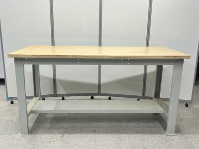 Big Dug Work Bench with Wooden Top & Metal Frame, Size H88 x W172 x D75cm.