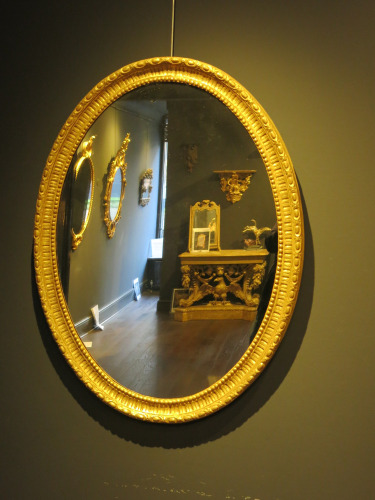 Antique Gold Coloured Ornate Carved Wood Framed Oval Mirror. Size H103 x W77cm.