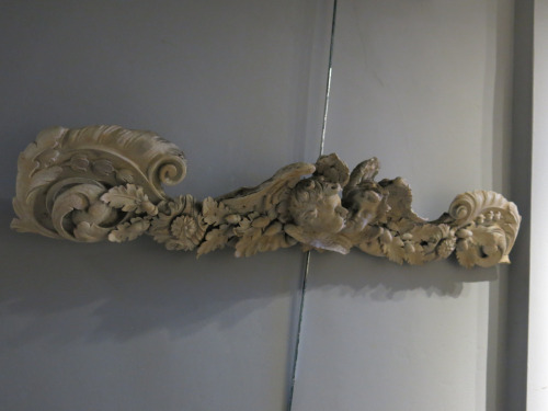 Antique Carved Grey Painted Overdoor, Possibly Part of a Mirror Frame, Featuring Two Cherubs. Size H20 x W102cm.