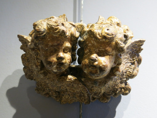 Antique Carved Gilded Putti Pair of Wall Hanging of Angels. Size H13 x W17cm.