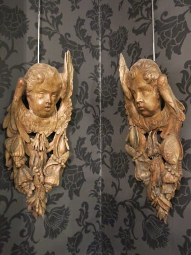 Pair of Carved Wood Cupids in the Manner of Grinling Gibbons, English, Circa 1700. Size H61 x W26 x D8cm.
