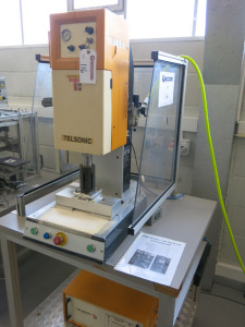 Telsonic 1450 Single Head Ultrasonic Welder, N2.200 93-1240, No 981155. Comes with Telsonic MPS-2 Microprocessor Control & Amplitude Regulated Power System, Series SG-22.