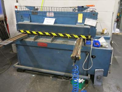 Keetona 1200mm Electric Operated Treadle Guillotine, S/N G48084, Year 1968.