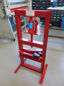 Hydraulic 6 Ton Press on Stand. Range 30-450mm.