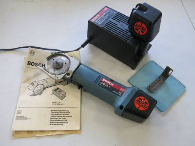 Bosch GUS 7,2v Cordless Baric Cutter with 2 x Batteries, Charger, Guard & Instructions.